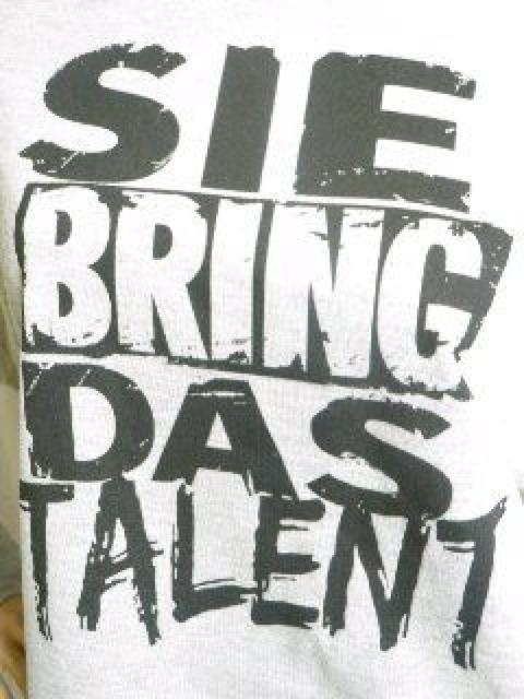 【GILFY/ギルフィー】ゆる可愛い.キュート♪ロゴプリント ドルマンロングTシャツ < ブランド 【GILFY/ギルフィー】ゆる可愛い.キュート♪ロゴプリント ドルマンロングTシャツ < ブランドの