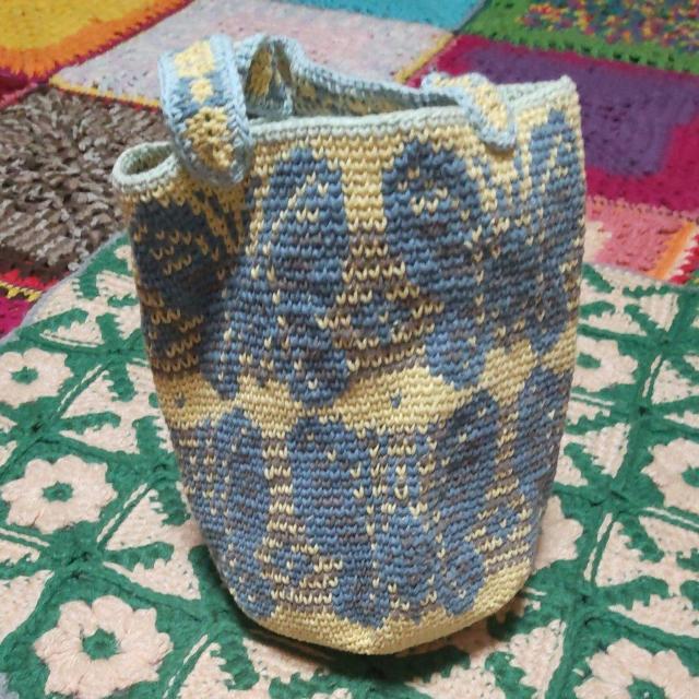 手編みの丸底手提げバック〈チョウ〉 < ペット/手芸/園芸  手編みの丸底手提げバック〈チョウ〉 < ペット/手芸/園芸の