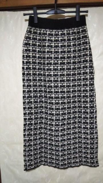 送料無料即決 ASUL BY MOUSSY ミモレ丈ツイードニットスカート ブラック×ホワイト サイズS ひざ丈タイトスカート < ブランド  送料無料即決 ASUL BY MOUSSY ミモレ丈ツイードニットスカート ブラック×ホワイト サイズS ひざ丈タイトスカート < ブランドの