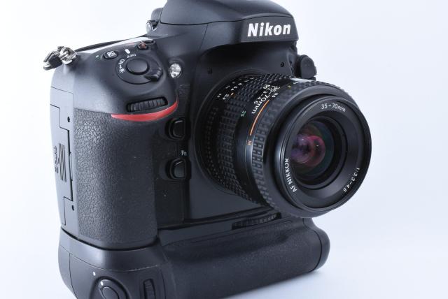 Nikon D800 {fB + MB-D12 Obv Zbg ܂Yt  Ɠd/AV 
