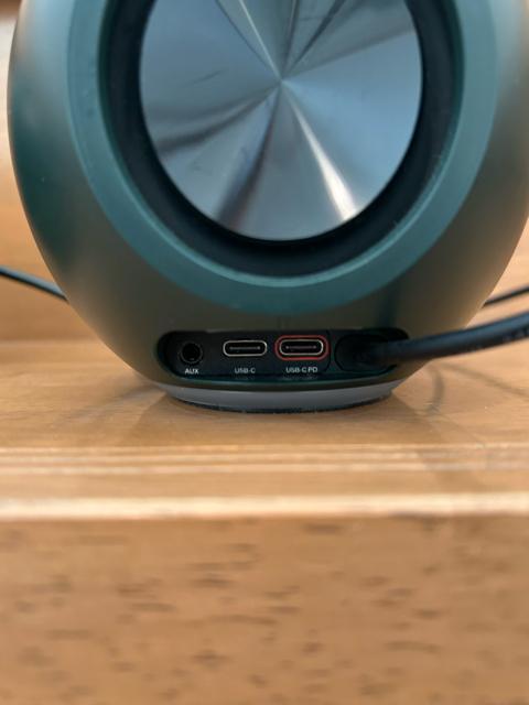 Creative Pebble Pro �A���p�C�� �O���[�� �� �Ɠd/AV�� 