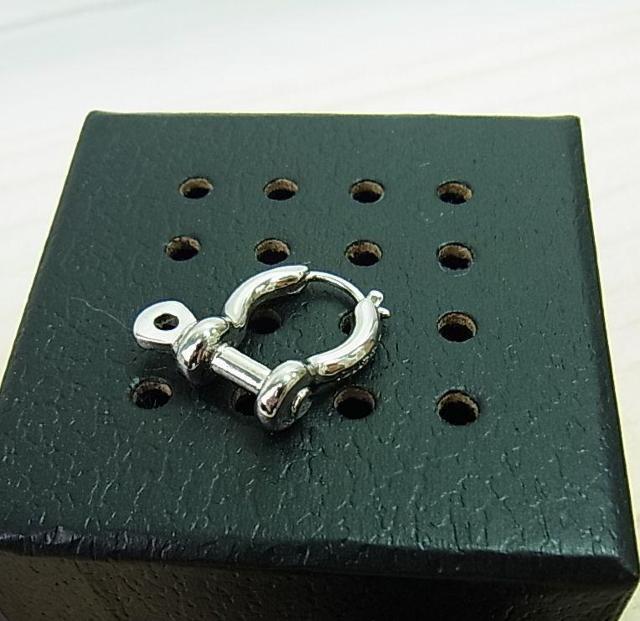 ◆確実正規品 新品同様 DIESEL(ディーゼル)シングルピアス/ステンレススチール製フープピアス・男女DX1317・箱あり < ブランド ◆確実正規品 新品同様 DIESEL(ディーゼル)シングルピアス/ステンレススチール製フープピアス・男女DX1317・箱あり < ブランドの