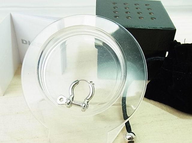 ◆確実正規品 新品同様 DIESEL(ディーゼル)シングルピアス/ステンレススチール製フープピアス・男女DX1317・箱あり < ブランド ◆確実正規品 新品同様 DIESEL(ディーゼル)シングルピアス/ステンレススチール製フープピアス・男女DX1317・箱あり < ブランドの