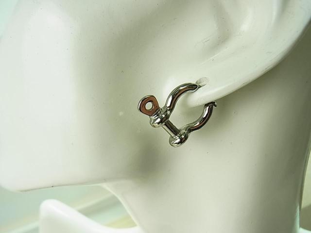 ◆確実正規品 新品同様 DIESEL(ディーゼル)シングルピアス/ステンレススチール製フープピアス・男女DX1317・箱あり < ブランド ◆確実正規品 新品同様 DIESEL(ディーゼル)シングルピアス/ステンレススチール製フープピアス・男女DX1317・箱あり < ブランドの