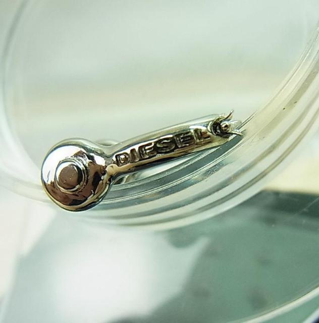 ◆確実正規品 新品同様 DIESEL(ディーゼル)シングルピアス/ステンレススチール製フープピアス・男女DX1317・箱あり < ブランド ◆確実正規品 新品同様 DIESEL(ディーゼル)シングルピアス/ステンレススチール製フープピアス・男女DX1317・箱あり < ブランドの