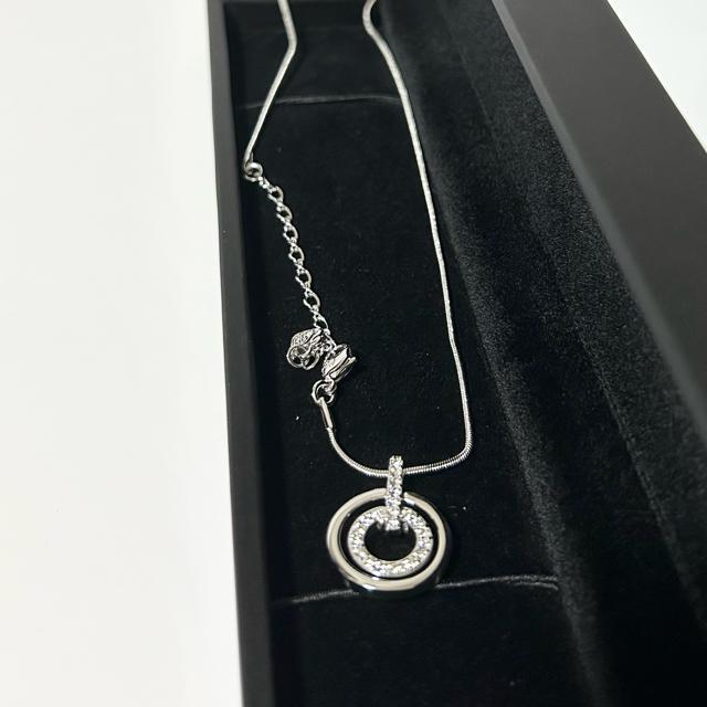 美品 SWAROVSKI スワロフスキー ダブルリング ラインストーン ネックレス < ブランド  美品 SWAROVSKI スワロフスキー ダブルリング ラインストーン ネックレス < ブランドの