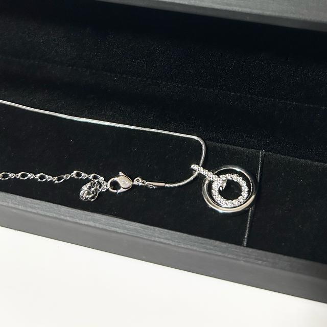 美品 SWAROVSKI スワロフスキー ダブルリング ラインストーン ネックレス < ブランド  美品 SWAROVSKI スワロフスキー ダブルリング ラインストーン ネックレス < ブランドの