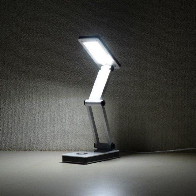 デスクライト コードレス 折りたたみ 手元 ライト 持ち運び 乾電池 USB充電 led 30球 スタンドライト 防災 卓上 < 家電/AV デスクライト コードレス 折りたたみ 手元 ライト 持ち運び 乾電池 USB充電 led 30球 スタンドライト 防災 卓上 < 家電/AVの