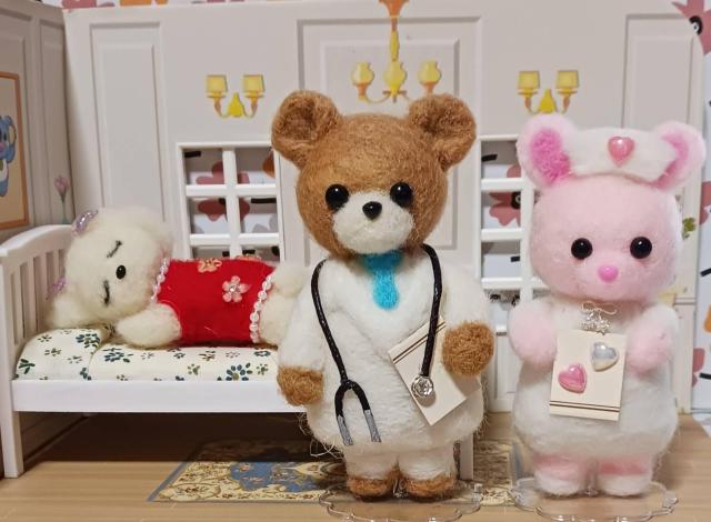 羊毛フェルトクマさん先生・ 看護師のうさぎちゃん < ペット/手芸/園芸 羊毛フェルトクマさん先生・ 看護師のうさぎちゃん < ペット/手芸/園芸の