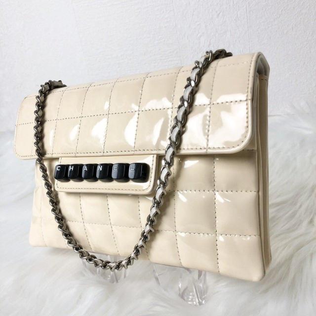 【廃盤希少】CHANEL シャネル チェーンショルダー チョコバー キーボード フラップ ミニ バッグ パテントレザー < ブランド 【廃盤希少】CHANEL シャネル チェーンショルダー チョコバー キーボード フラップ ミニ バッグ パテントレザー < ブランドの