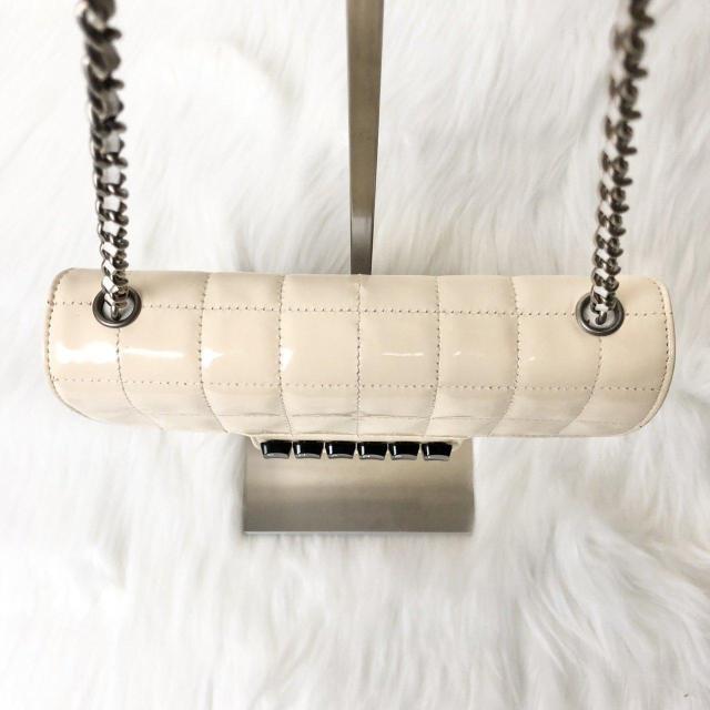 【廃盤希少】CHANEL シャネル チェーンショルダー チョコバー キーボード フラップ ミニ バッグ パテントレザー < ブランド 【廃盤希少】CHANEL シャネル チェーンショルダー チョコバー キーボード フラップ ミニ バッグ パテントレザー < ブランドの