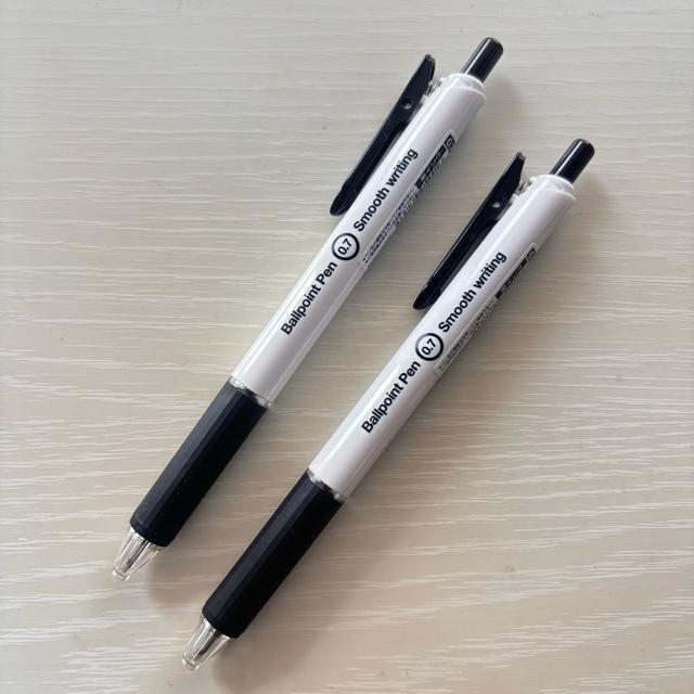 �؂�Ă�@�A�X�N���@�Ȃ߂炩�C���N�{�[���y���@0.7mm�@���@�Q�{ �� �C���e���A/���C�t�� 