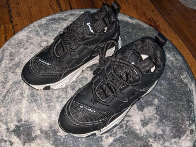 新品 22.5cm スニーカー ローカット レディース 靴 シューズ ブラック < 女性ファッション  新品 22.5cm スニーカー ローカット レディース 靴 シューズ ブラック  < 女性ファッションの