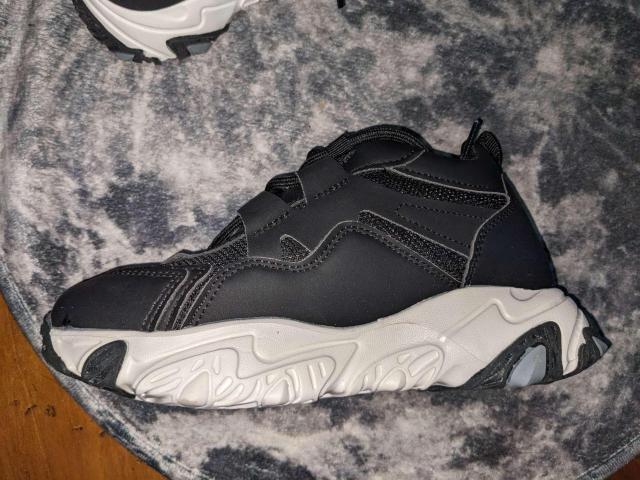 新品 22.5cm スニーカー ローカット レディース 靴 シューズ ブラック < 女性ファッション  新品 22.5cm スニーカー ローカット レディース 靴 シューズ ブラック < 女性ファッションの