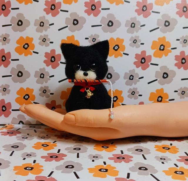 羊毛フェルト 猫じゃらしで遊んでってせがむ黒猫ちゃん < ペット/手芸/園芸 羊毛フェルト 猫じゃらしで遊んでってせがむ黒猫ちゃん < ペット/手芸/園芸の