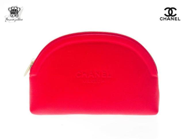 シャネル メイクアップ ノベルティ コスメポーチ 半月型 ラウンドファスナー 2020 レッド CHANEL【正規品】 < ブランド  シャネル メイクアップ ノベルティ コスメポーチ 半月型 ラウンドファスナー 2020 レッド CHANEL【正規品】  < ブランドの