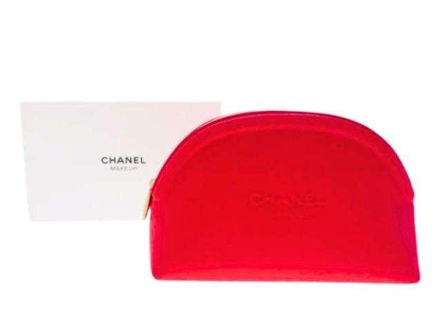 シャネル メイクアップ ノベルティ コスメポーチ 半月型 ラウンドファスナー 2020 レッド CHANEL【正規品】 < ブランド  シャネル メイクアップ ノベルティ コスメポーチ 半月型 ラウンドファスナー 2020 レッド CHANEL【正規品】 < ブランドの