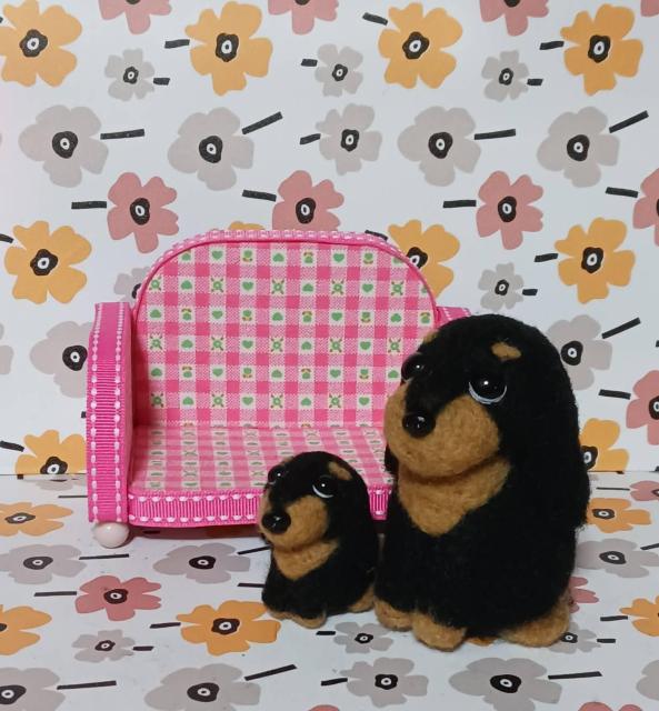 羊毛フェルト小さな ダックスフント親子ソファー付き < ペット/手芸/園芸 羊毛フェルト小さな ダックスフント親子ソファー付き < ペット/手芸/園芸の