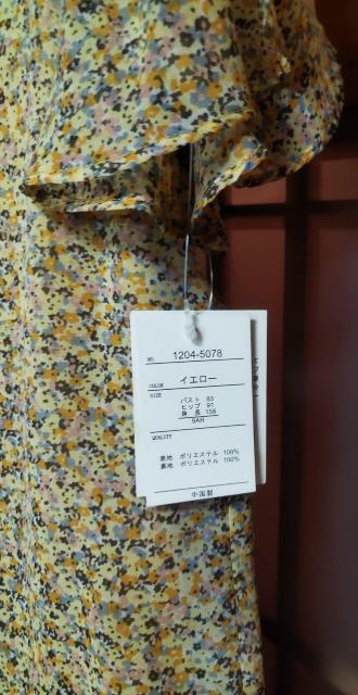 イエロー 黄色 小花柄 シフォン プリーツ ワンピース 新品 < 女性ファッション  イエロー 黄色 小花柄 シフォン プリーツ ワンピース 新品 < 女性ファッションの