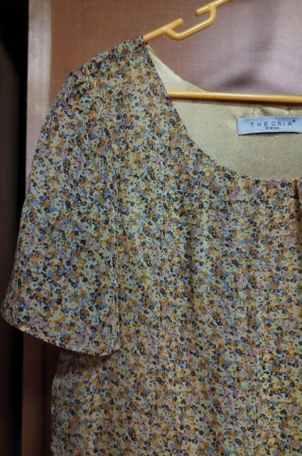 イエロー 黄色 小花柄 シフォン プリーツ ワンピース 新品 < 女性ファッション  イエロー 黄色 小花柄 シフォン プリーツ ワンピース 新品 < 女性ファッションの