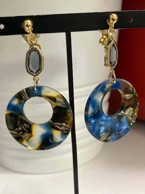 ハンドメイド アクリルフープを使用したイヤリング < 女性ファッション  ハンドメイド アクリルフープを使用したイヤリング  < 女性ファッションの