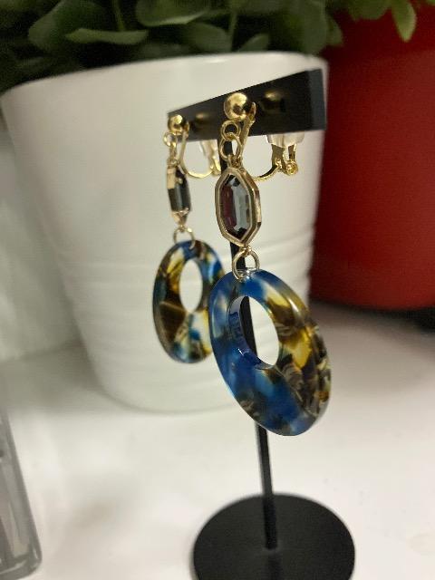 ハンドメイド アクリルフープを使用したイヤリング < 女性ファッション  ハンドメイド アクリルフープを使用したイヤリング < 女性ファッションの