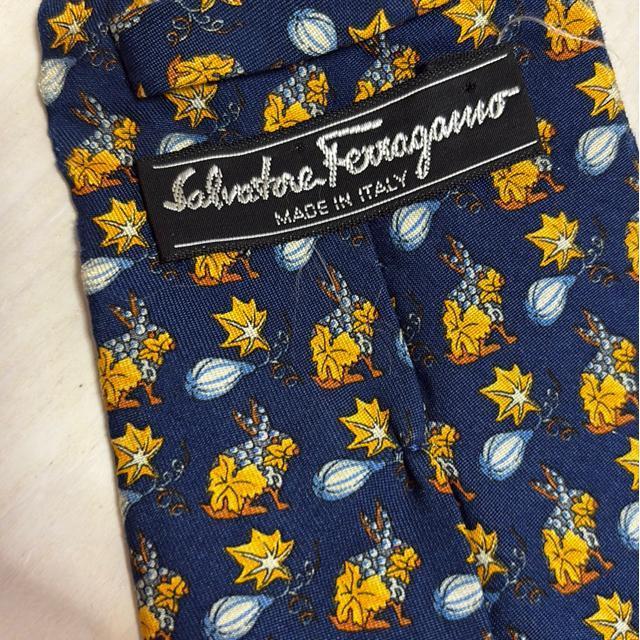 送料無料 フェラガモネイビー系ネクタイ < 男性ファッション 送料無料 フェラガモネイビー系ネクタイ < 男性ファッションの