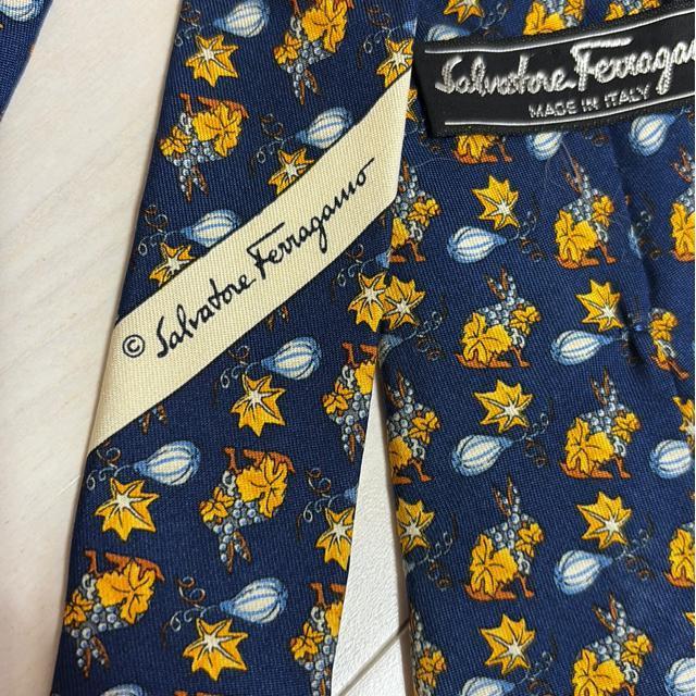 送料無料 フェラガモネイビー系ネクタイ < 男性ファッション 送料無料 フェラガモネイビー系ネクタイ < 男性ファッションの