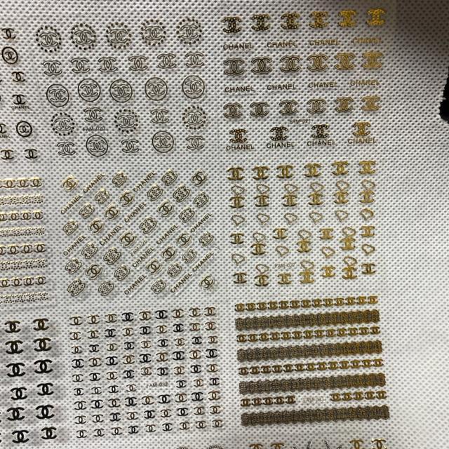 CHANELネイルシール 10シート < 香水/コスメ/ネイル CHANELネイルシール 10シート < 香水/コスメ/ネイルの