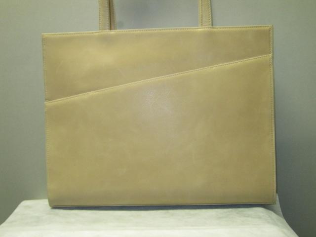 本革 手作り ベージュ 大型トートバッグ 新品 < 女性ファッション  本革 手作り ベージュ 大型トートバッグ 新品  < 女性ファッションの