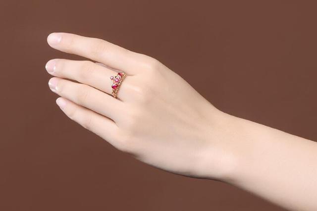 送料無料※高級感 ゆびわ クラウン ルビー石 指輪 フリーサイズ リング (13号〜21号) レディース シルバー 新品 < 女性アクセサリー/時計  送料無料※高級感 ゆびわ クラウン ルビー石 指輪 フリーサイズ リング (13号〜21号) レディース シルバー 新品 < 女性アクセサリー/時計の