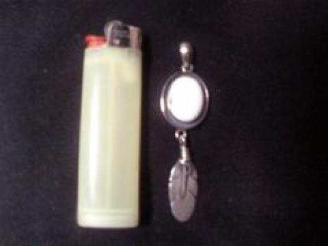 【シルバー925】ホワイトバッファロー/フェザー/top/羽根/トップ/新品 < 男性アクセサリー/時計  【シルバー925】ホワイトバッファロー/フェザー/top/羽根/トップ/新品  < 男性アクセサリー/時計の