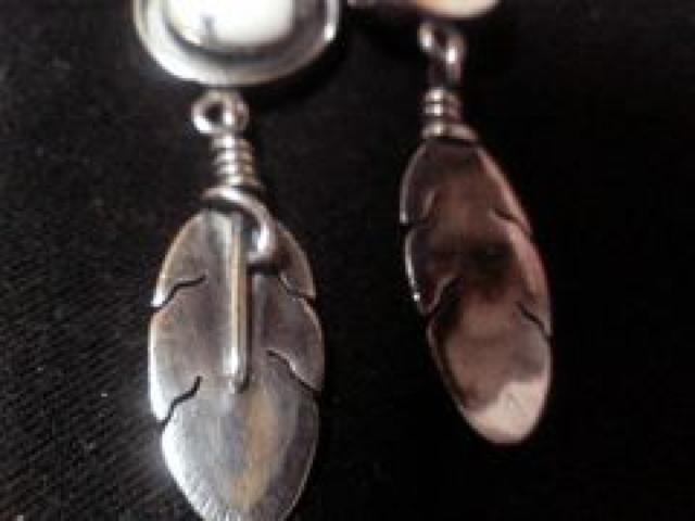 【シルバー925】ホワイトバッファロー/フェザー/top/羽根/トップ/新品 < 男性アクセサリー/時計  【シルバー925】ホワイトバッファロー/フェザー/top/羽根/トップ/新品 < 男性アクセサリー/時計の