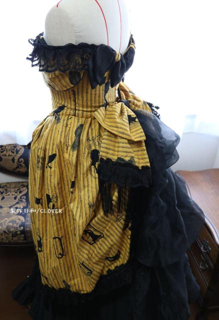 オフショル バッスルドレス Sサイズ < 女性ファッション  オフショル バッスルドレス Sサイズ < 女性ファッションの