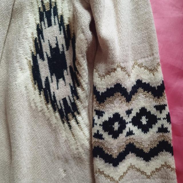 ★ジーナシス★ベージュ×黒ブラック×金色ゴールド☆ラメ糸キラキラ可愛い♪オルテガ柄お洒落☆長袖フリンジニット☆トッパーカーディガン < 女性ファッション ★ジーナシス★ベージュ×黒ブラック×金色ゴールド☆ラメ糸キラキラ可愛い♪オルテガ柄お洒落☆長袖フリンジニット☆トッパーカーディガン < 女性ファッションの