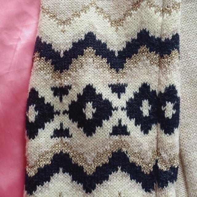 ★ジーナシス★ベージュ×黒ブラック×金色ゴールド☆ラメ糸キラキラ可愛い♪オルテガ柄お洒落☆長袖フリンジニット☆トッパーカーディガン < 女性ファッション ★ジーナシス★ベージュ×黒ブラック×金色ゴールド☆ラメ糸キラキラ可愛い♪オルテガ柄お洒落☆長袖フリンジニット☆トッパーカーディガン < 女性ファッションの