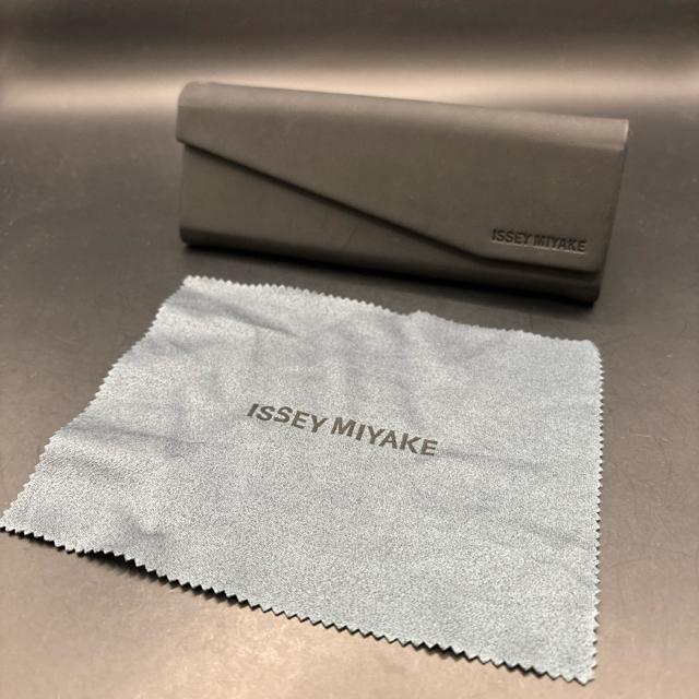 ���� ISSEY MIYAKE �T���O���X�P�[�X  �� �j���t�@�b�V������ 