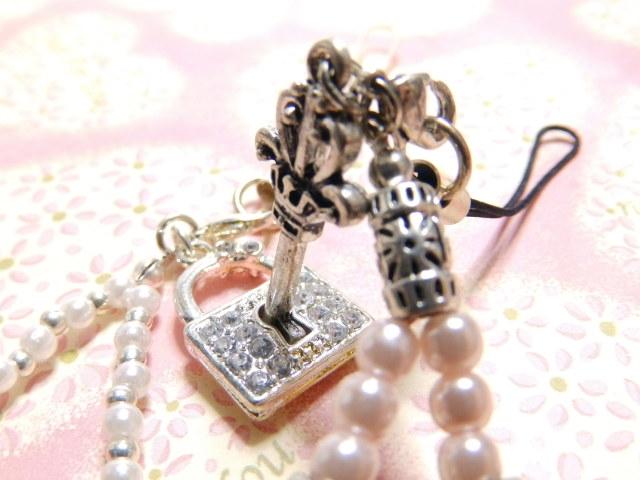 LOVE.二人の愛 パール《鍵&鍵穴》ペア携帯ストラップ < 家電/AV LOVE.二人の愛 パール《鍵&鍵穴》ペア携帯ストラップ < 家電/AVの