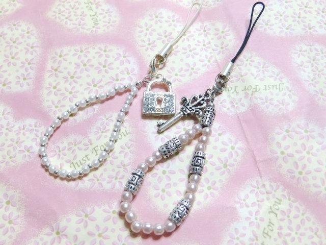 LOVE.二人の愛 パール《鍵&鍵穴》ペア携帯ストラップ < 家電/AV LOVE.二人の愛 パール《鍵&鍵穴》ペア携帯ストラップ < 家電/AVの