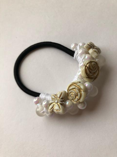 ハンドメイド ヘアゴム  キラキラビーズ 盛り盛り♪ ホワイトビーズ  ローズ バタフライ < 女性ファッション  ハンドメイド ヘアゴム  キラキラビーズ 盛り盛り♪ ホワイトビーズ  ローズ バタフライ < 女性ファッションの
