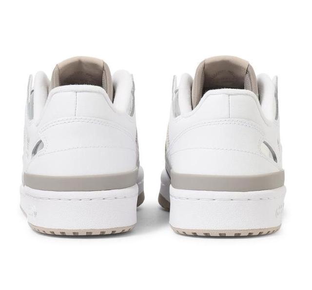 アディダス スニーカー メンズ フォーラム ロー フットウェア ホワイト/ベージュ/プティグレー JP7786 サイズ29.0p < ブランド アディダス スニーカー メンズ フォーラム ロー フットウェア ホワイト/ベージュ/プティグレー JP7786 サイズ29.0p < ブランドの