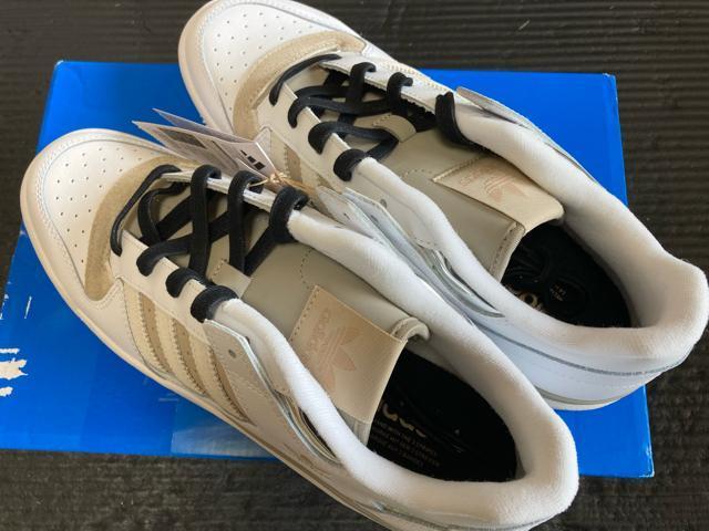 アディダス スニーカー メンズ フォーラム ロー フットウェア ホワイト/ベージュ/プティグレー JP7786 サイズ29.0p < ブランド アディダス スニーカー メンズ フォーラム ロー フットウェア ホワイト/ベージュ/プティグレー JP7786 サイズ29.0p < ブランドの