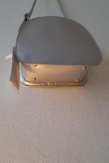 新品■joujoulier 定価2750円◆メタリックシルバー ハーフムーン型 ショルダーバッグ < 女性ファッション 新品■joujoulier 定価2750円◆メタリックシルバー ハーフムーン型 ショルダーバッグ < 女性ファッションの