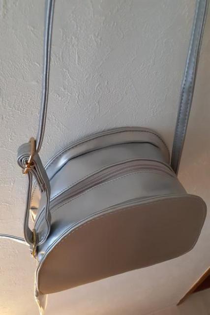 新品■joujoulier 定価2750円◆メタリックシルバー ハーフムーン型 ショルダーバッグ < 女性ファッション 新品■joujoulier 定価2750円◆メタリックシルバー ハーフムーン型 ショルダーバッグ < 女性ファッションの