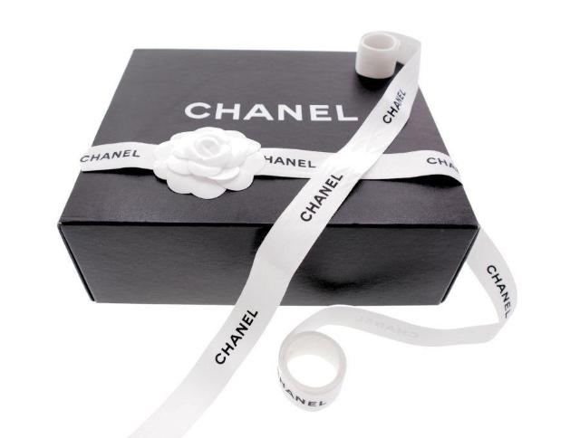 シャネル ラッピング 立体カメリア ステッカー&リボン2本 定番 ホワイト CHANEL【正規品】 < ブランド  シャネル ラッピング 立体カメリア ステッカー&リボン2本 定番 ホワイト CHANEL【正規品】 < ブランドの