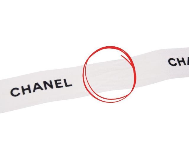 シャネル ラッピング 立体カメリア ステッカー&リボン2本 定番 ホワイト CHANEL【正規品】 < ブランド  シャネル ラッピング 立体カメリア ステッカー&リボン2本 定番 ホワイト CHANEL【正規品】 < ブランドの