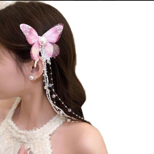 ピンク蝶のヘアクリップ 揺れるパールとビーズのチェーン飾り < 女性アクセサリー/時計 ピンク蝶のヘアクリップ 揺れるパールとビーズのチェーン飾り < 女性アクセサリー/時計の