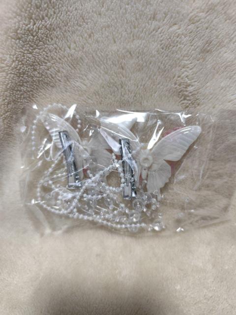 ピンク蝶のヘアクリップ 揺れるパールとビーズのチェーン飾り < 女性アクセサリー/時計 ピンク蝶のヘアクリップ 揺れるパールとビーズのチェーン飾り < 女性アクセサリー/時計の