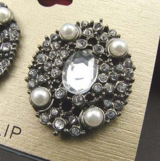 新品 アンティーク調ゴシックストーンイヤリング < 女性アクセサリー/時計  新品 アンティーク調ゴシックストーンイヤリング < 女性アクセサリー/時計の