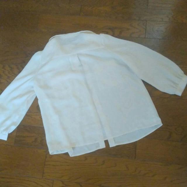 LOWRYS FARM Mサイズ 白のブラウス 美品 < ブランド  LOWRYS FARM Mサイズ 白のブラウス 美品 < ブランドの